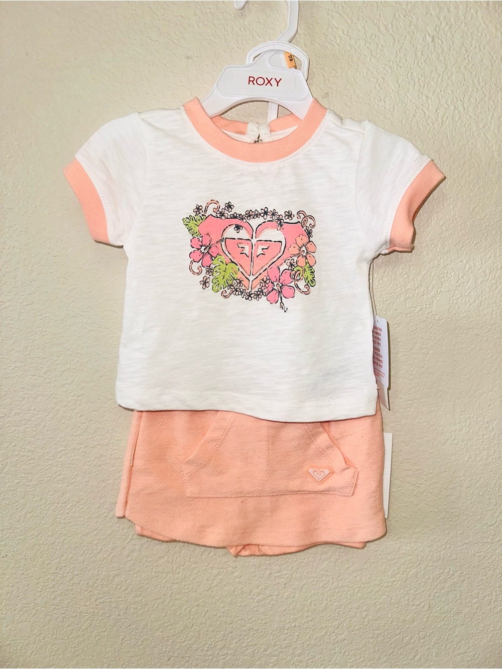 New Baby Roxy Outfit - Picture 2 of 7